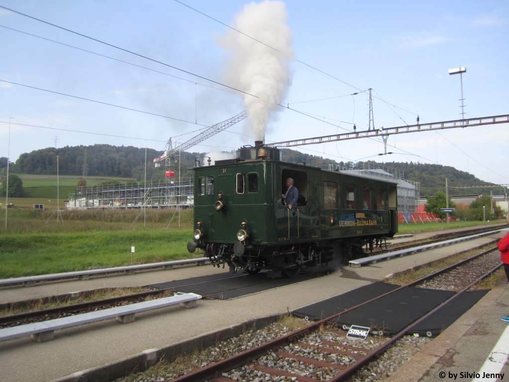 Nicht nur der TEE-Zug beehrt die Strecke Bülach - Winterthur, bereits am 23.9.2017 machte dort der Dampftriebwagen CZm 1/2 31 der Dampfgruppe Zürich eine Ausfahrt und wartete in Wülflingen eine Kreuzung mit der S41 ab.