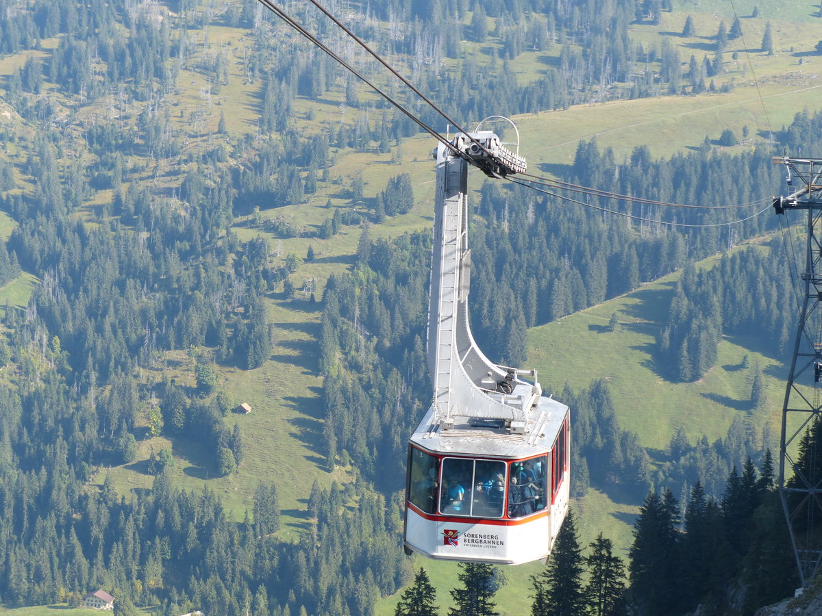 Nicht nur die Zahnradbahn fährt zum Rothorn. Die Sörenberg-Bergbahnen tun dies ebenso. Eine Anreiseform, die vermutlich noch kein Bahnbilder.de-Mitglied für die Treffen verwendet hat. 25.9.2016