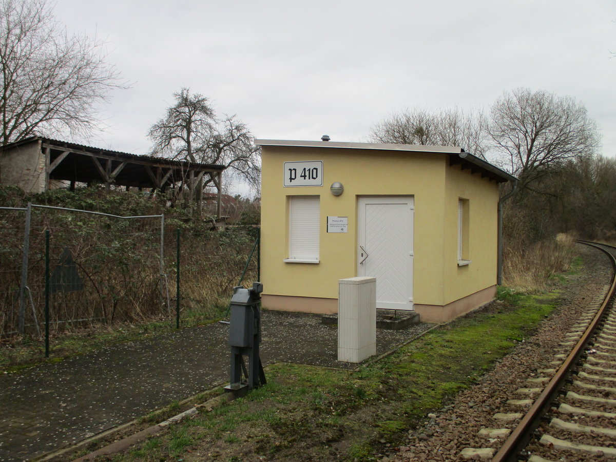 Nicht ständig besetzt ist der Schrankenposten P 410 in Krakow am See.Aufnahme vom 22.Februar 2020.