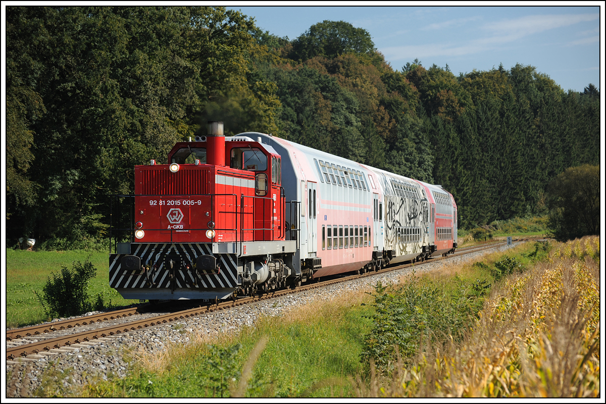 Nicht im Stammumlauf (S61 - R 8567) war am 10.9.2018 1500.5 mit ihrer Stockgarnitur unterwegs. Stattessen war sie mit den Zügen 8507 und 8510 zwischen Graz-Hbf und Wettmannstätten unterwegs. Die Aufnahme entstand im Oisnitzgraben kurz vor dem Bahnhof Lannach. 