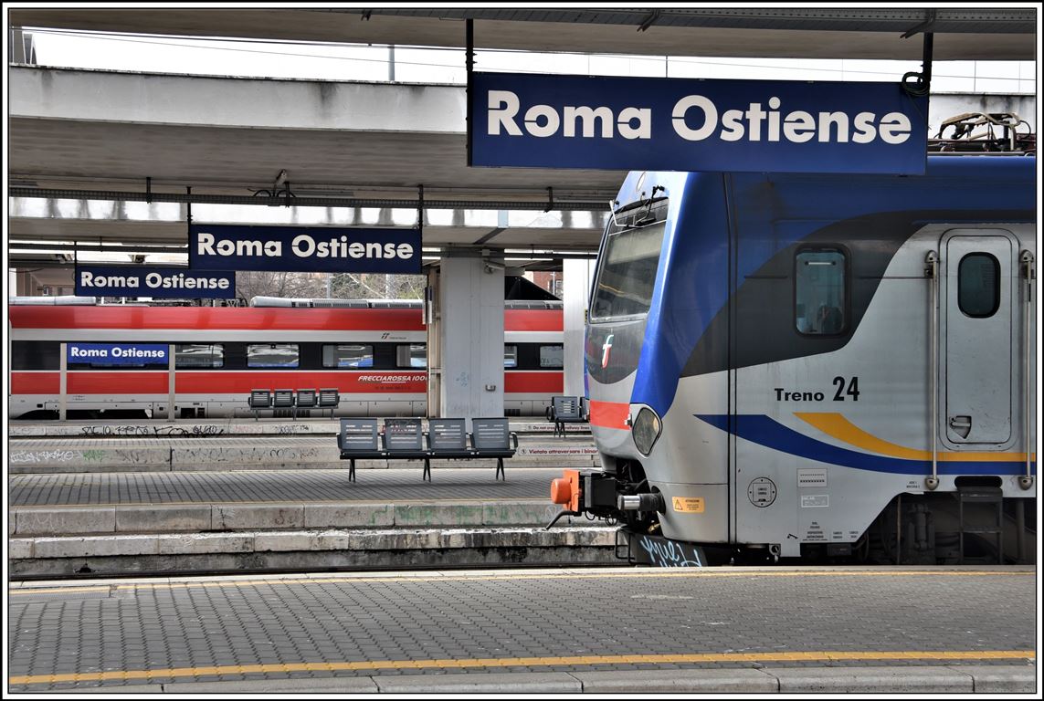 Nicht zu übersehen die Bahnhofsschilder in Roma Ostiense. (24.02.2020)