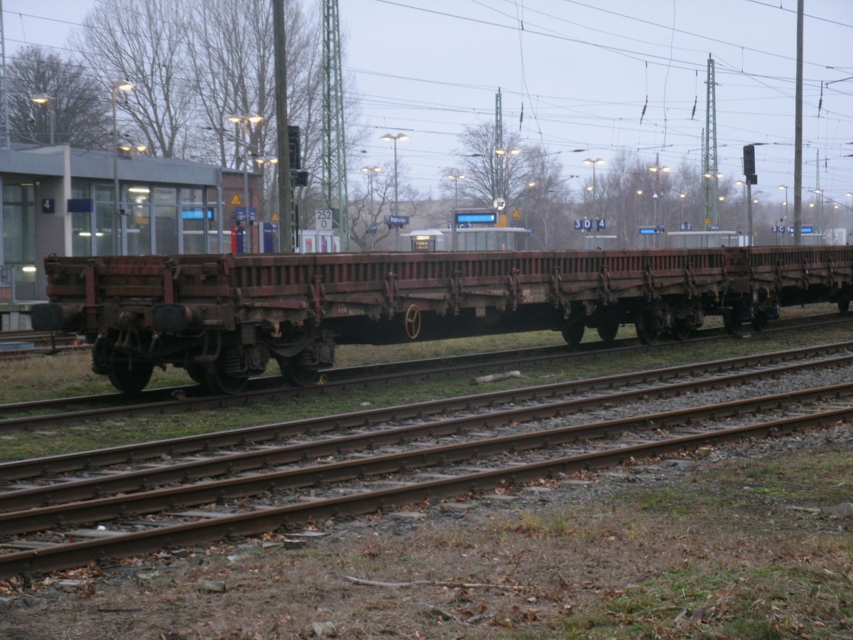 Niederbordwagen Bauart Res,am 18.Dezember 2013,abgestellt in Bergen/Rügen.