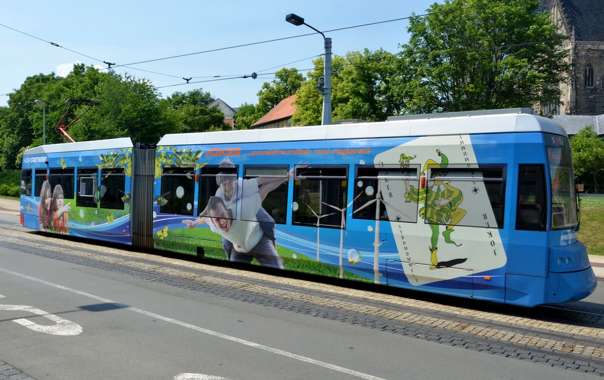 Niederflurgelenktriebwagen NGTW6-H „LEOLINER“.  Von HVG Halberstädter - Verkehrs GMBH. Am 28.05.2018.