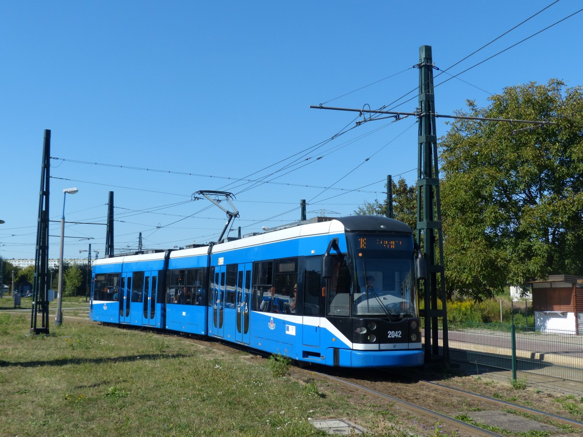 Niederflurstraenbahn vom Typ Bombardier NGT6 ist gerade aus Krowodrza Grka ausgefahren. Ziel: Bie?anw Nowy. 7.9.2013