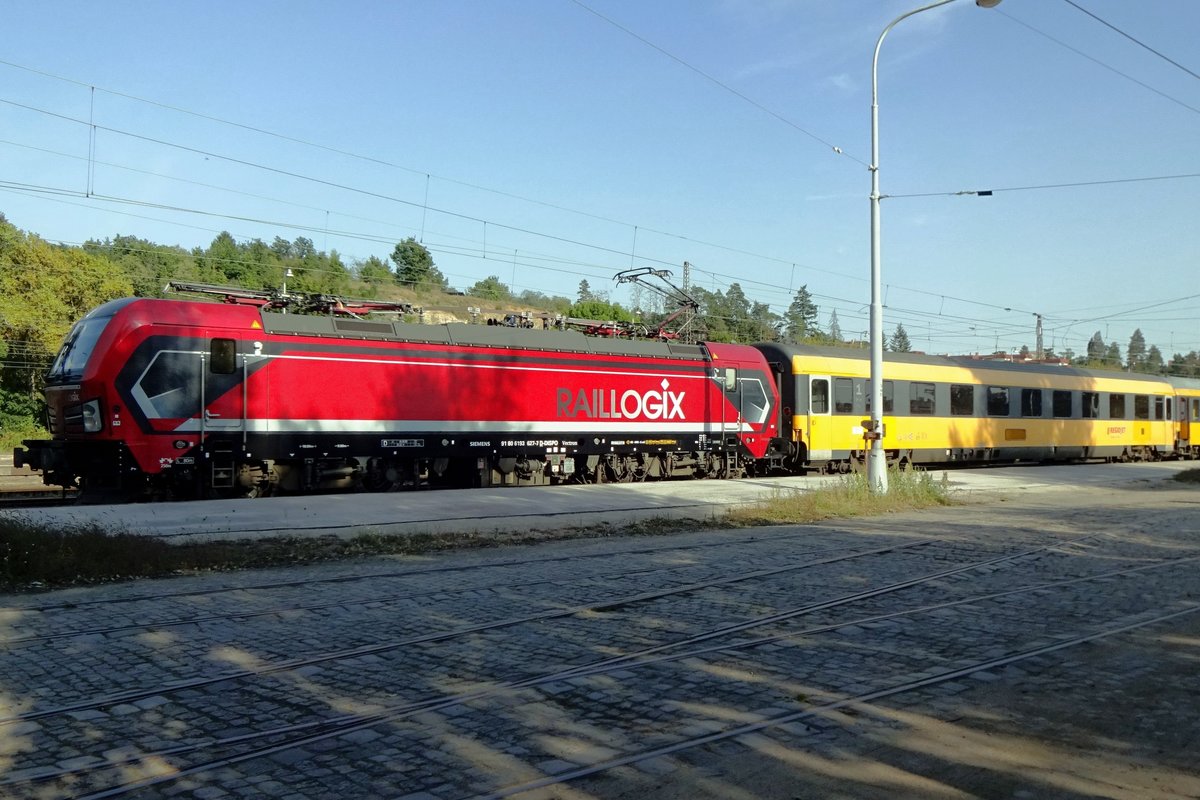 Niederländer in Tsjechien: RFO 193 627 (aus Rotterdam) ist bis Ende September 2020 untervermietet an das Tschechischen RegioJet und steht hier am 21 September 2020 mit RJ 1118 (Bohumin--Brno Kralove Polje über Prerov) in Brno Kralove Polje.
