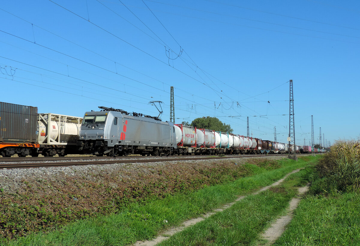 Niederschopfheim - 22. September 2022 : Akiem 186 150 mit einem KLV in richtung Süden Unterwegs.

Link zum Video : https://www.youtube.com/watch?v=biraO6jt0Ek&lc=Ugzm9lvW2YtiEkjAiYN4AaABAg