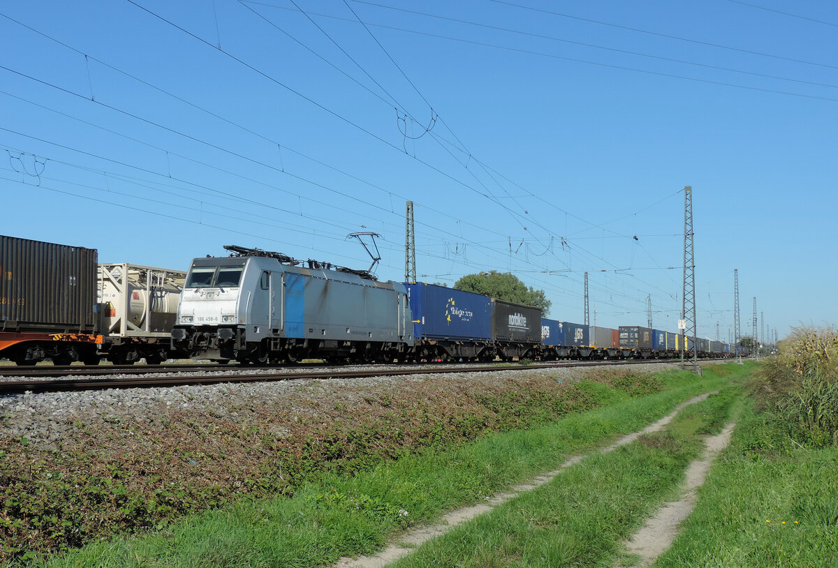 Niederschopfheim - 22. September 2022 : Railpool 186 458 mit einem KLV in richtung Süden Unterwegs.

Link zum Video : https://www.youtube.com/watch?v=biraO6jt0Ek&lc=Ugzm9lvW2YtiEkjAiYN4AaABAg