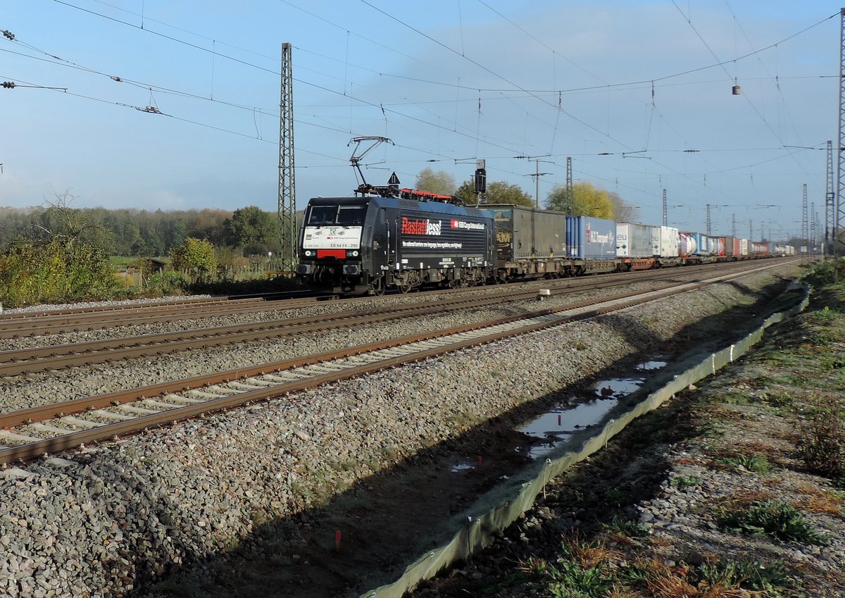 Niederschopfheim - 30.10.17 : vielleicht meine letzte Fototour vor dem Aufbau der Lärmschutzmauer. MRCE Lok 189 290 mit Rastattless Aufkleber.