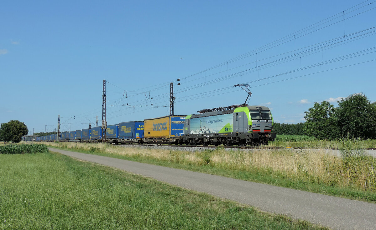 Niederschopfheim - 6. Juli 2023 : Re 475 412 mit einem Kombi in Richtung Süden unterwegs. 

Link zum Video : https://www.youtube.com/watch?v=4YeCkd4rkP8&t=40s