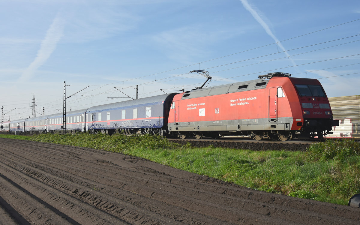 NightJet in Front mit der 101 020-6 unterwegs in Richtung Hamburg. Höhe Bardowick, 27.04.2018.