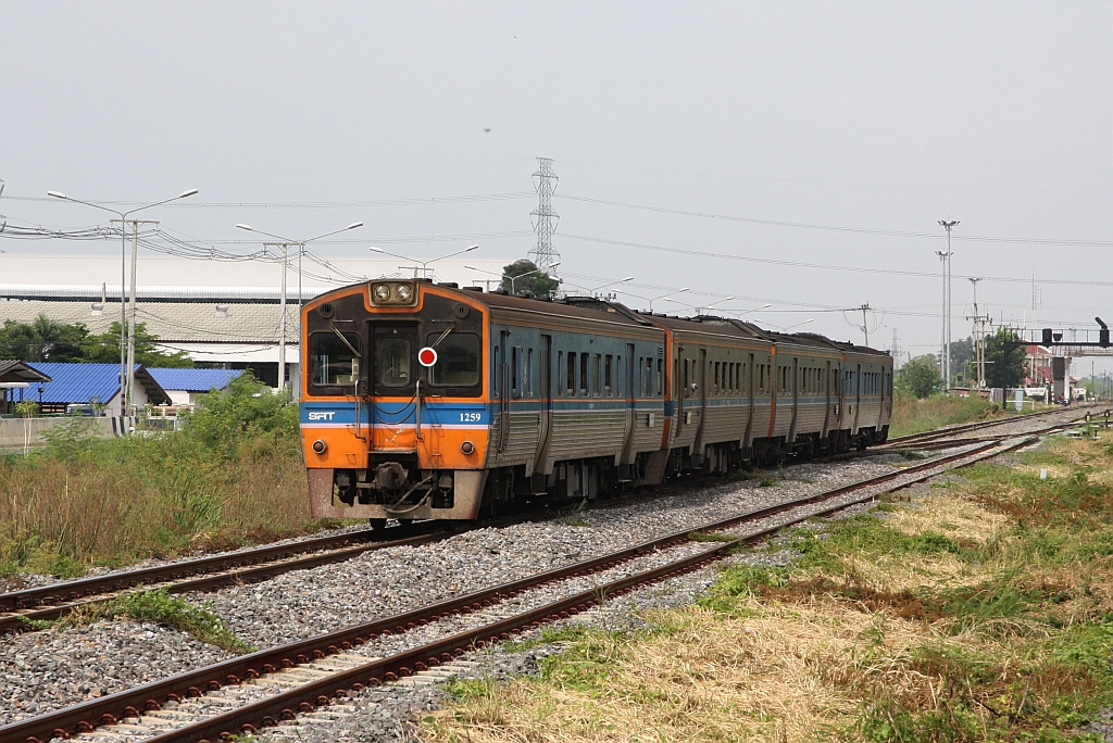NKF 1259 am 24.Oktober 2016 kurz vor dem Bf. Bang Pa-in.