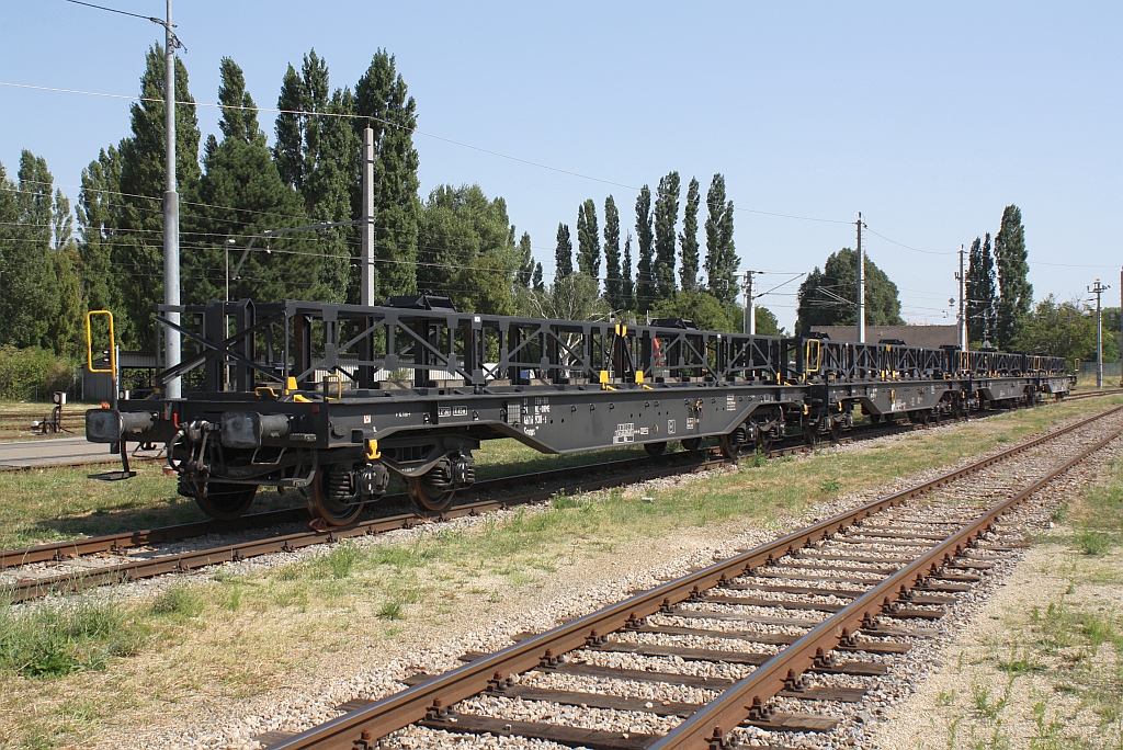 NL-ORME Smnps 37 84 4616 938-5 und drei weitere bauartgleiche Wagen am 07.August 2013 in Jedlersdorf.