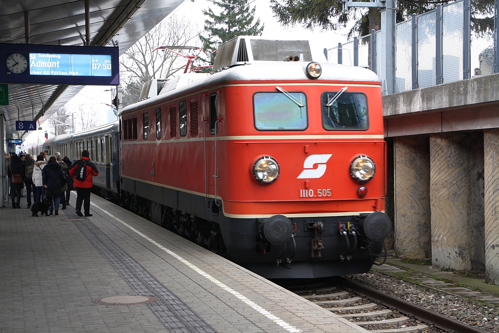 NLB 1110.505 vor dem SE 14290 von Mistelbach nach Admont am 17.März 2018 in Wien Meidling.