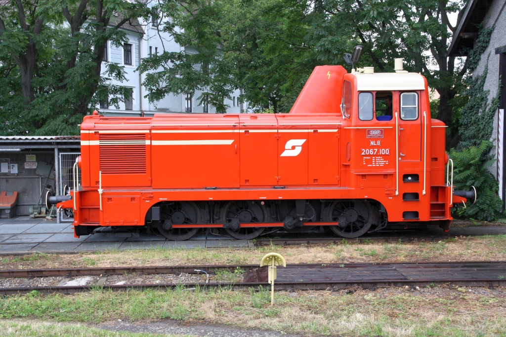NLB 2067.100 am 09.August 2023 vor dem Lokschuppen in Retz.