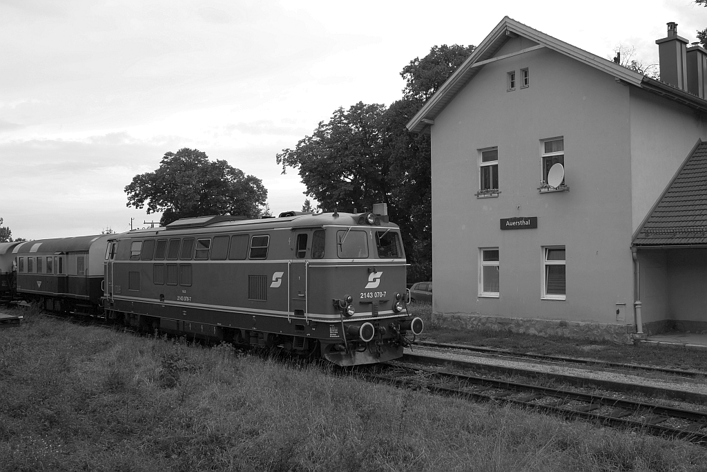 NLB 2143 070-7 als letztes Fahrzeug des, vom OSEK 5042.14 gezogenen, SLP 14810 (Groß Schweinbarth - Groß Engersdorf) am 06.September 2020 in Auersthal.