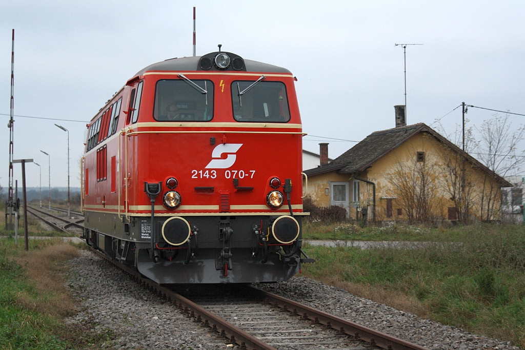 NLB 2143 070-7 als SLZ 17916 am 22.November 2014 bei Kadolz-Mailberg.
