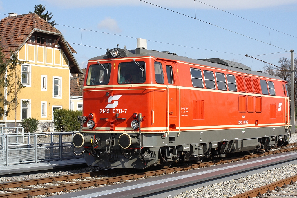 NLB 2143 070-7 als SLZ 93952 von Mistelbach nach Wien FJB am 05.April 2015 bei der ehemaligen Hst. Kagran.