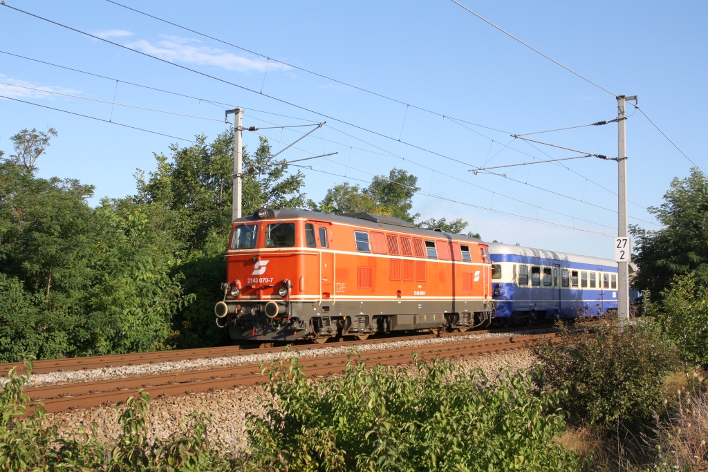 NLB 2143 070-7 am 05.September 2020 vor dem SR 14353 (Mistelbach - Maxing) zwischen Wolkersdorf und Obersdorf.