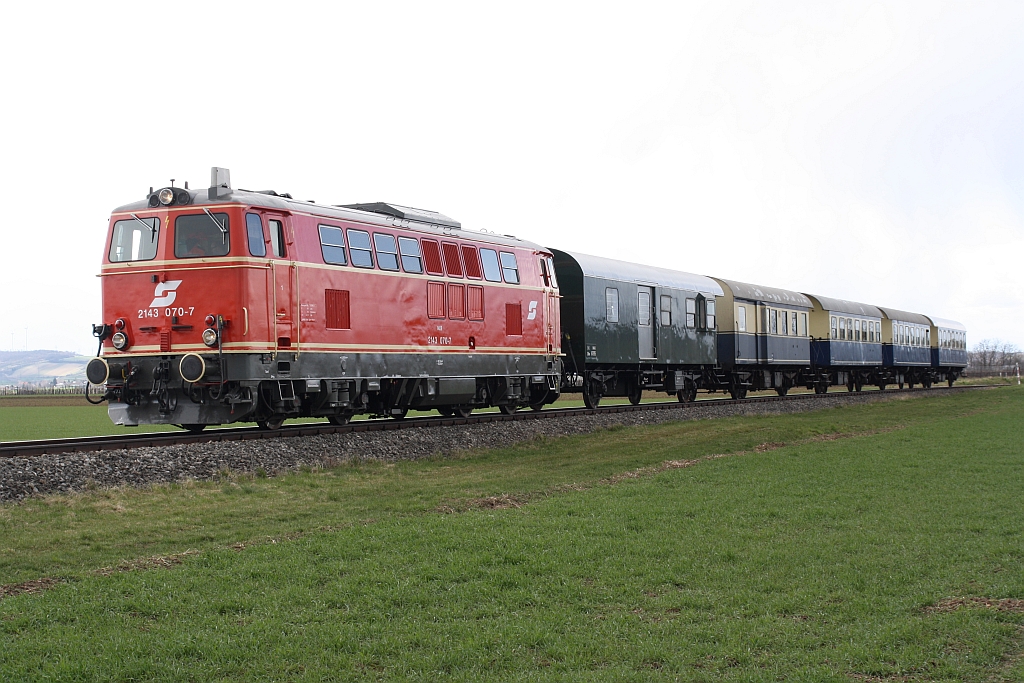 NLB 2143 070-7 am 06.April 2015 mit dem SR 14517 bei Dobermannsdorf.