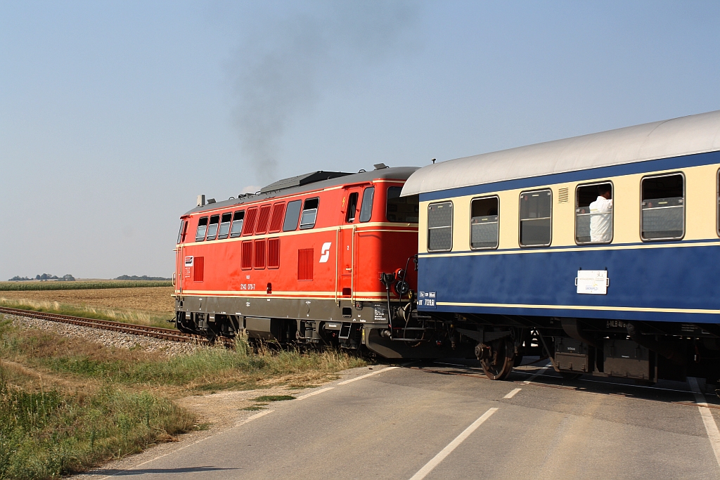 NLB 2143 070-7 am 08.August 2015 vor dem SEZ 17088 nach Naglern.