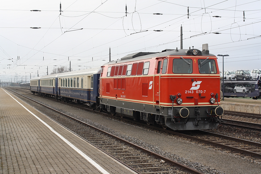 NLB 2143 070-7 am 08.Dezember 2015 mit dem SLP 94040 in Wampersdorf.