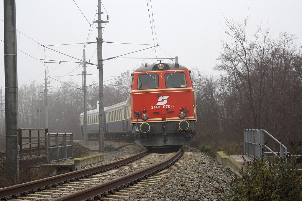 NLB 2143 070-7 am 08.Dezember 2015 mit dem SLP 94040 in Ladendorf.