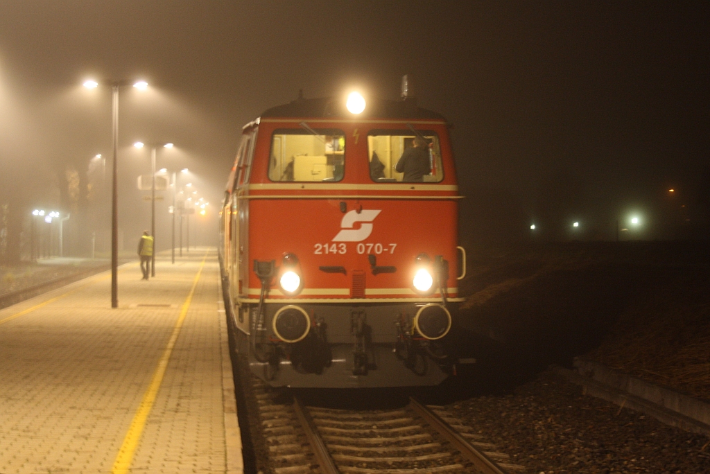 NLB 2143 070-7 am 19.Dezember 2015 in Scheiblingkirchen-Warth.