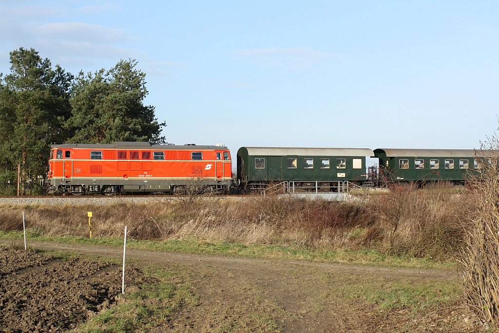 NLB 2143 070-7 am 21.Dezember 2014 mit dem SR 14293 zwischen Kadolz-Mailberg und Obritz.