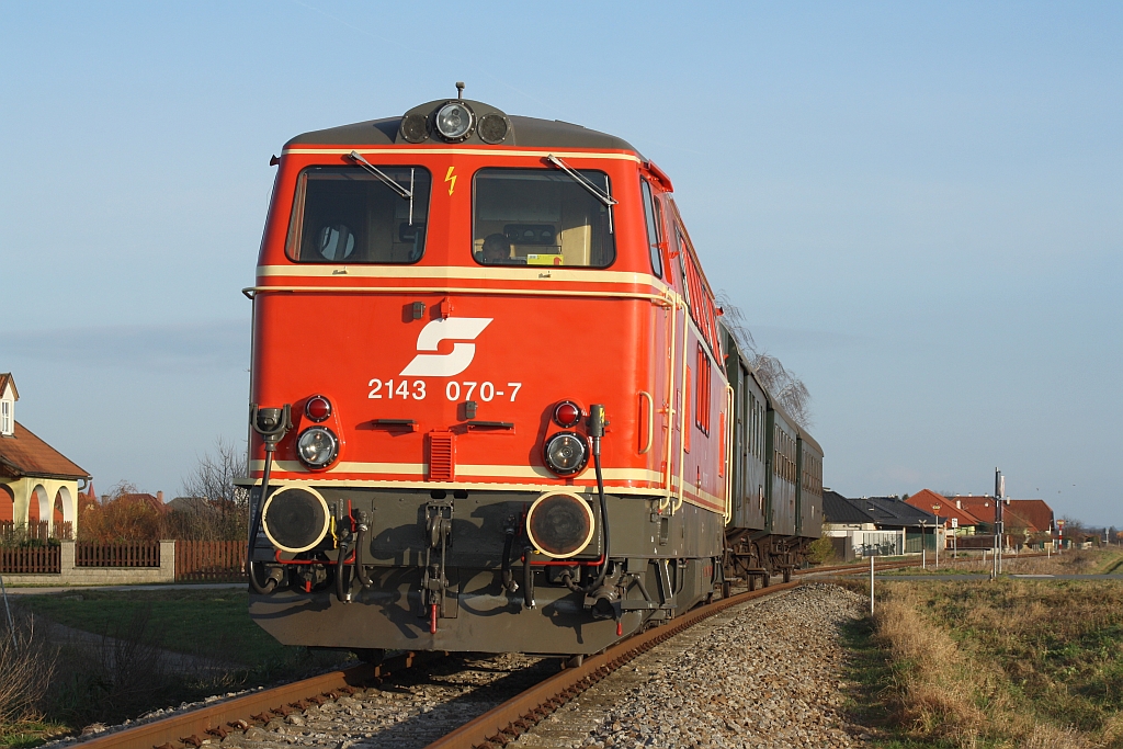 NLB 2143 070-7 am 21.Dezember 2014 mit dem SR 14293 in Unter Markersdorf.