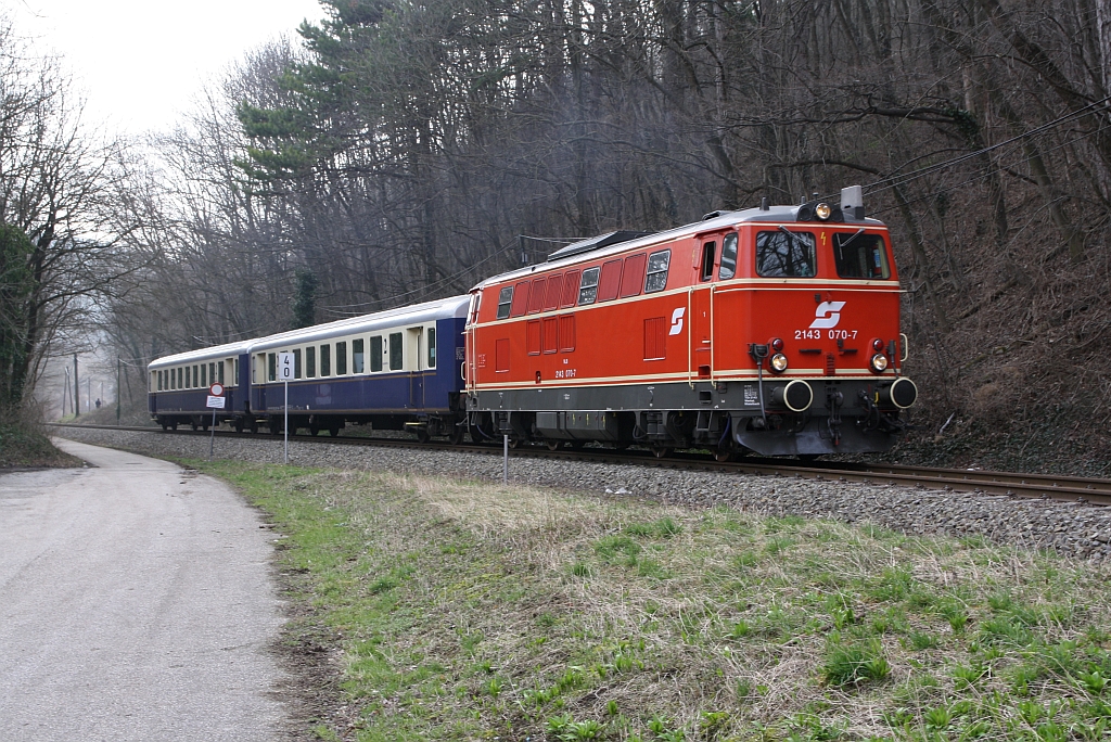 NLB 2143 070-7 am 23.März 2018 mit LP als Zubringer zum Sonderzug Waldmühle-Rosenburg nahe der ehemaligen Haltestelle Neumühle.