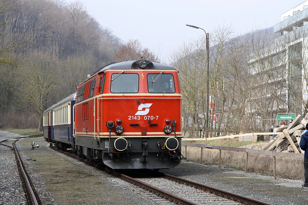 NLB 2143 070-7 am 23.März 2018 mit Sonderzug Waldmühle-Rosenburg in der Ladestelle Waldmühle.