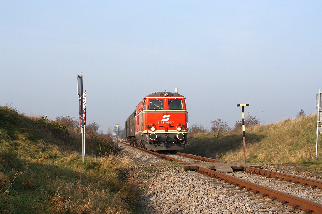 NLB 2143 070-7 am 23.November 2014 mit dem SR 17918 bei Obritz.