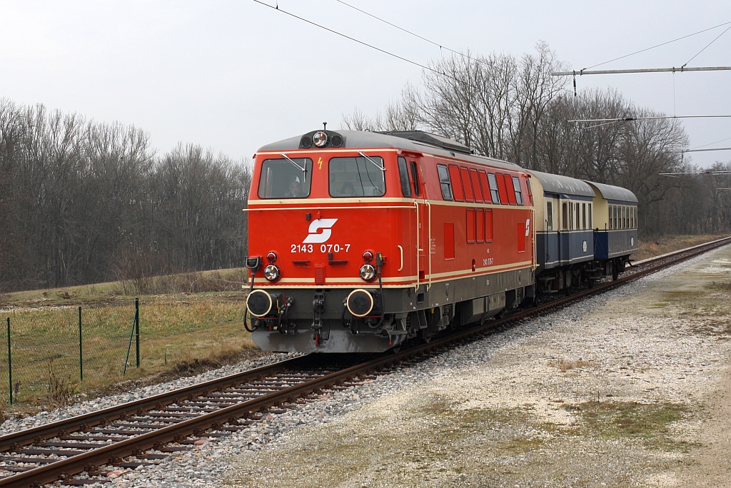 NLB 2143 070-7 am 24.Jänner 2015 mit dem SLP 14335 in Neubau-Kreuzstetten.