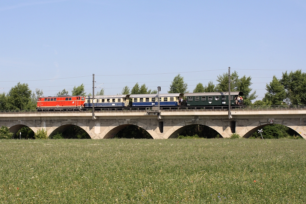  NLB 2143 070-7 am 04.Juli 2015 mit dem EZ 14712 auf der  Italiener-Schleife  bei Leopoldau.
