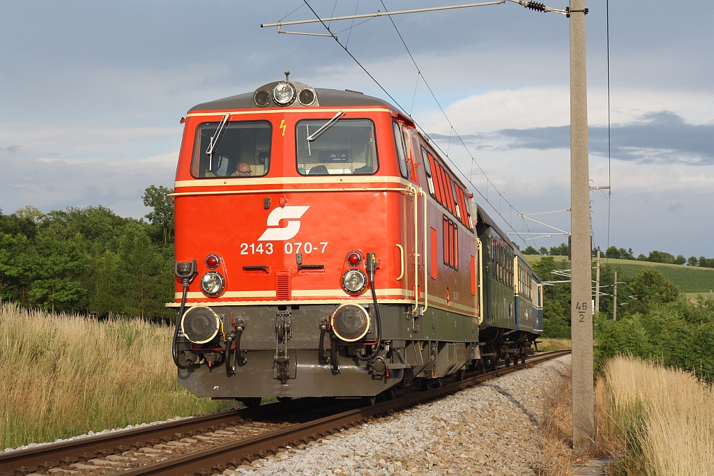 NLB 2143 070-7 mit dem SLP 34468 am 20.Juni 2015 bei Neubau-Kreuzstetten.