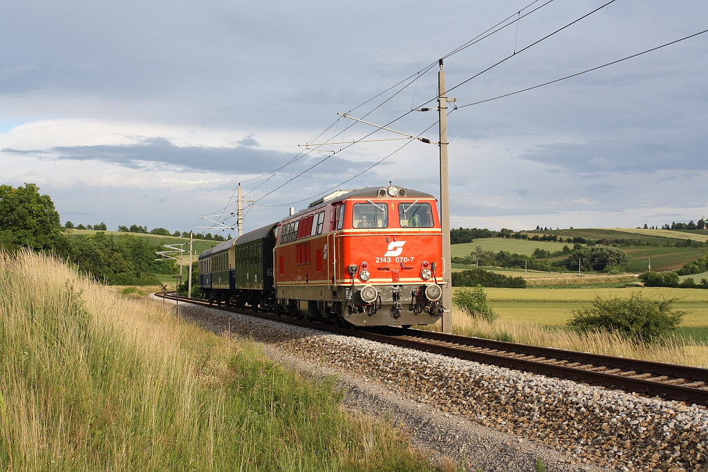 NLB 2143 070-7 mit dem SLP 34468 am 20.Juni 2015 bei Neubau-Kreuzstetten.