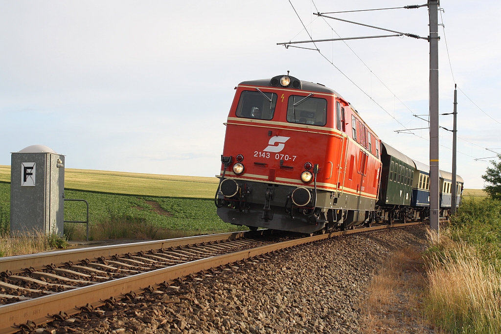 NLB 2143 070-7 mit dem SLP 34468 am 20.Juni 2015 bei Ladendorf.