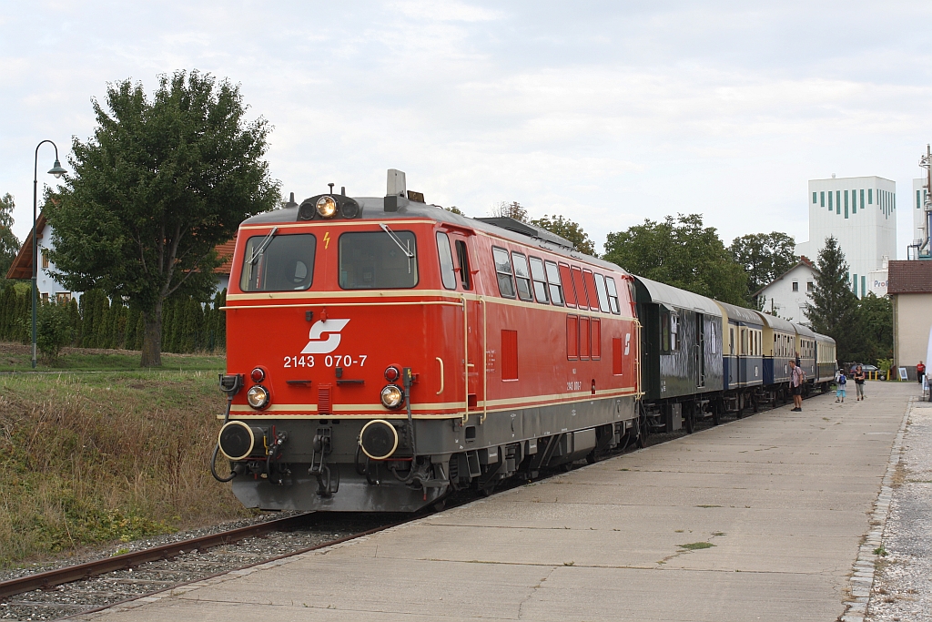 NLB 2143 070-7 mit dem EZ 7495 am 19.September 2015 in Ernstbrunn.