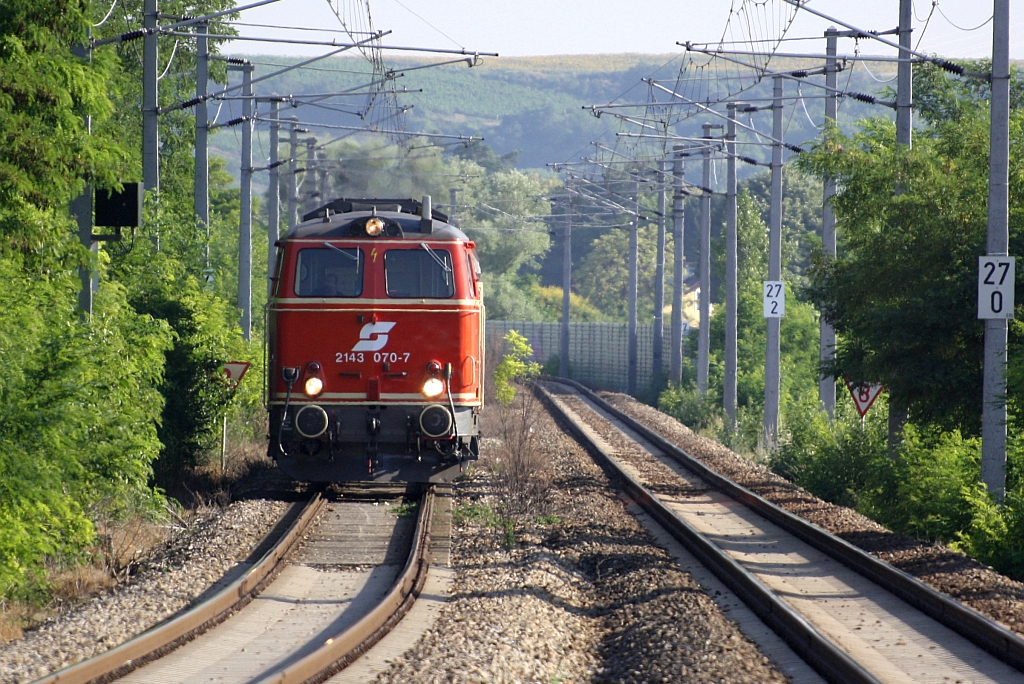 NLB 2143 070-7 vor dem SLP 34469 am 04.Juli 2015 bei Obersdorf.
