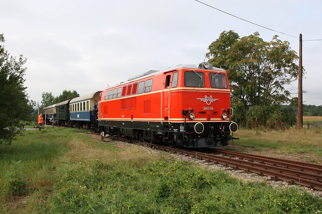 NLB 2143.56 fährt am 02.September 2018 mit dem SR 16434 (Wien Praterstern - Zellerndorf - Laa/Thaya - Mistelbach) in den Bahnhof Kadolz-Mailberg ein.