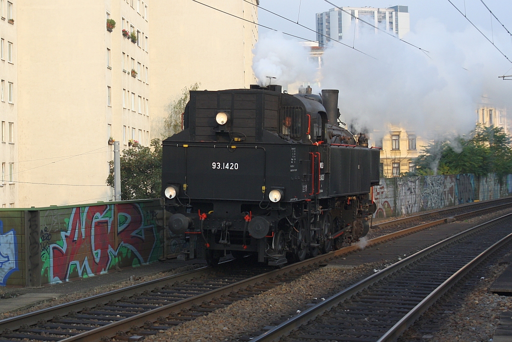 NLB 93.1420 als SLZ 17577 am 05.Oktober 2014 bei der Hst. Traisengasse.