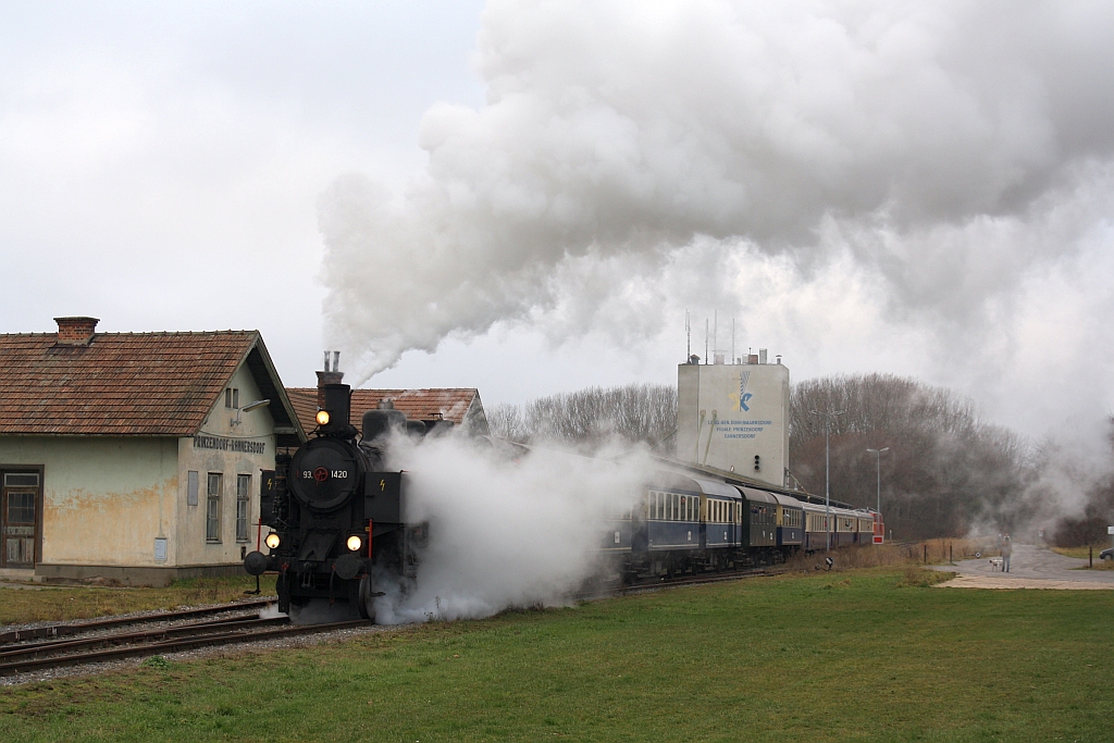 NLB 93.1420 am 08.Dezember 2015 mit dem SR 17675 in Prinzendorf-Rannersdorf.