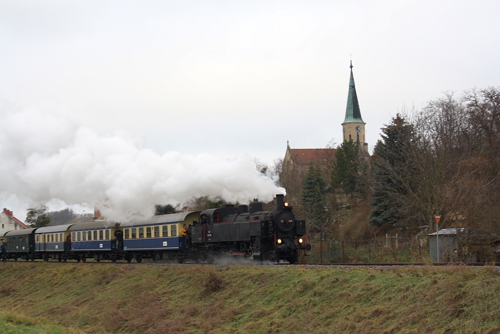 NLB 93.1420 am 08.Dezember 2015 mit dem SR 17675 in Hauskirchen.