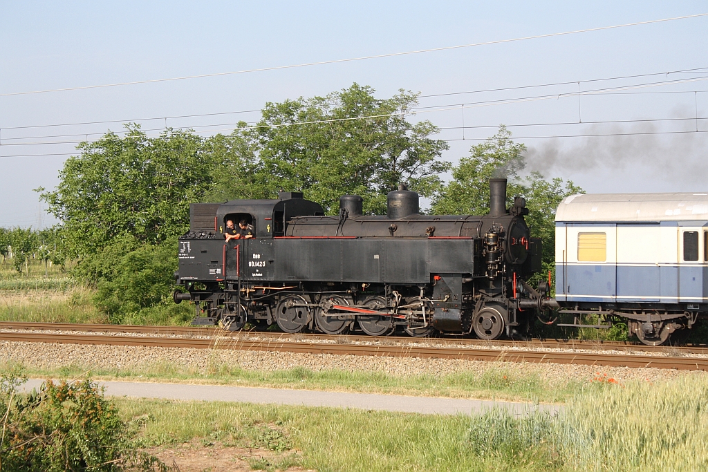 NLB 93.1420 am 13.Juni 2015 vor dem LP 34469 zwischen Wolkersdorf und Obersdorf.