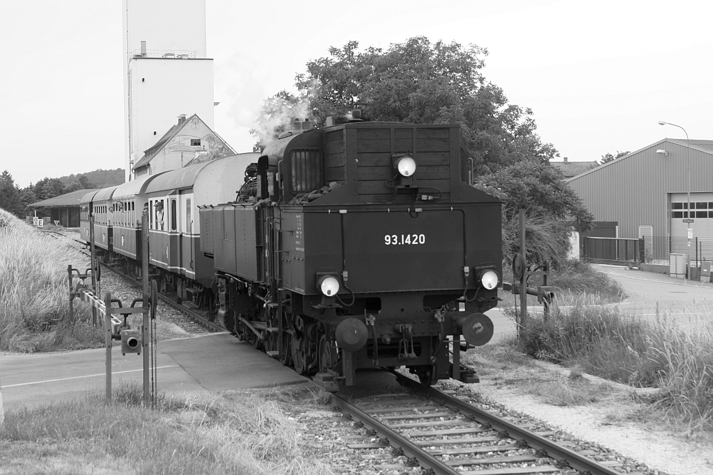 NLB 93.1420 am 13.Juni 2015 mit dem EZ 7495 in Wetzleinsdorf.