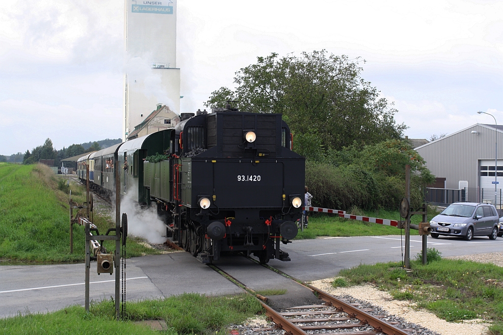 NLB 93.1420 am 14.September 2014 mit dem SR 17929 in Wetzleinsdorf.