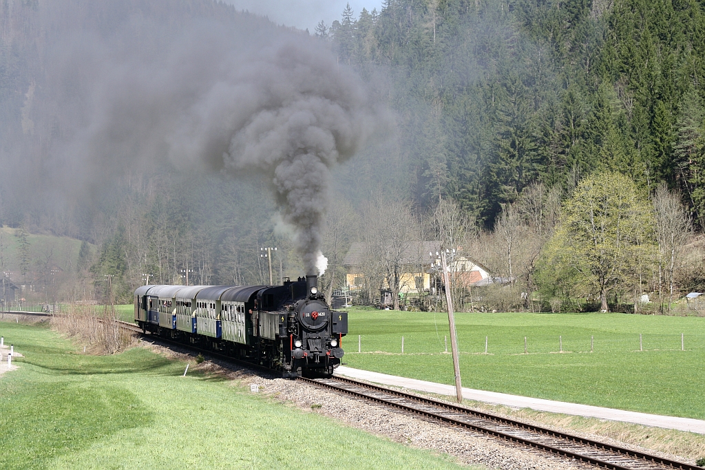 NLB 93.1420 am 19.April 2015 mit dem SR 14514 etwas nach der ehemaligen Hst. In der Bruck.