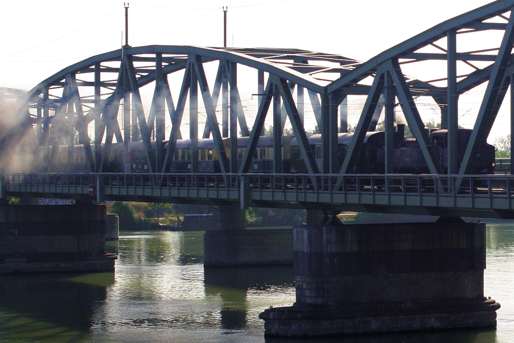 NLB 93.1420 am 19.Juli 2015 mit dem SLP 14864 auf der Donaubrücke bei der Hst. Handelskai.