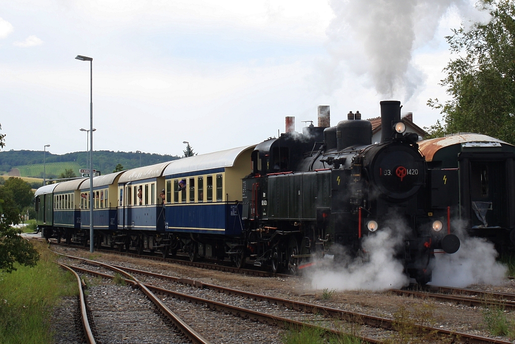 NLB 93.1420 am 24.August 2014 mit dem SR 17325 auf der Einfahrtseite von Gänserndorf/Korneuburg im Bf. Mistelbach Landesbahn.