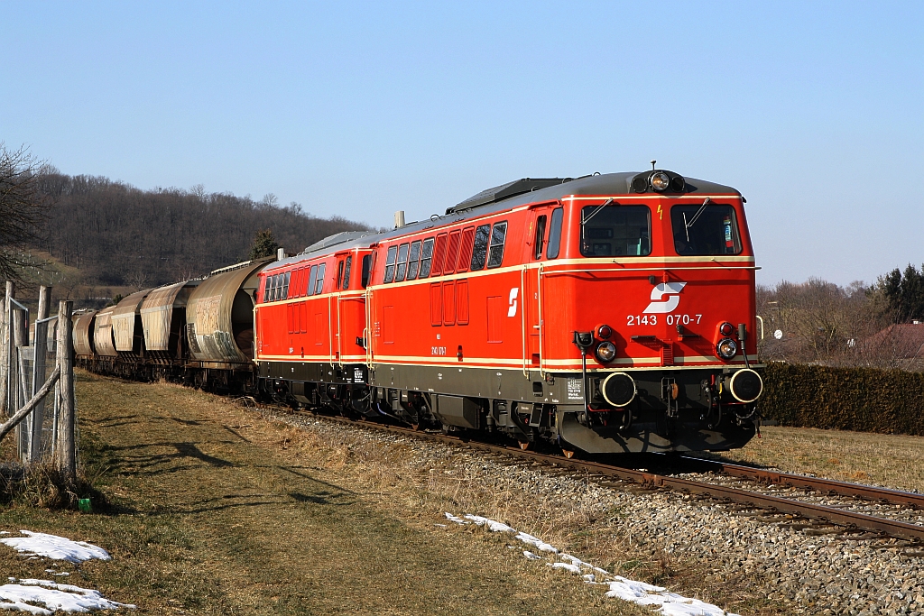 NLB - Tandem 2143 070-7 und 2143.56 vor dem SLGAG 97415 am 25.Februar 2018 in Wetzleinsdorf.